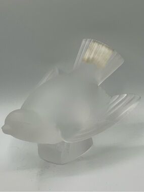 Paris France “Cristal Lalique” Signed Authentic Frosted Sparrow Bird Sculpture
